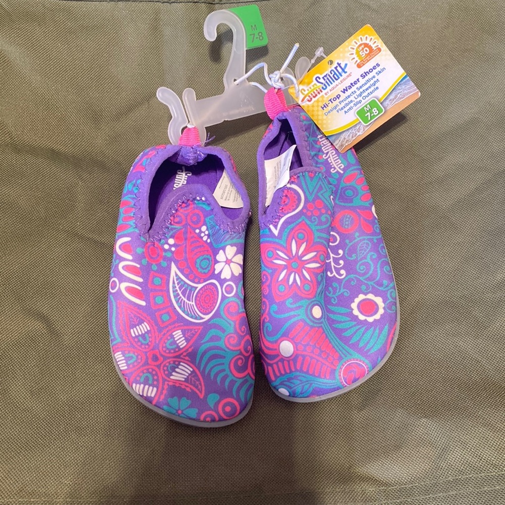 NWT SUN SMART water shoes